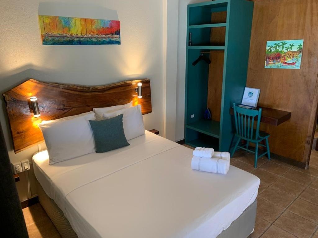 The Bounty Hotel Caye Caulker Eksteriør billede