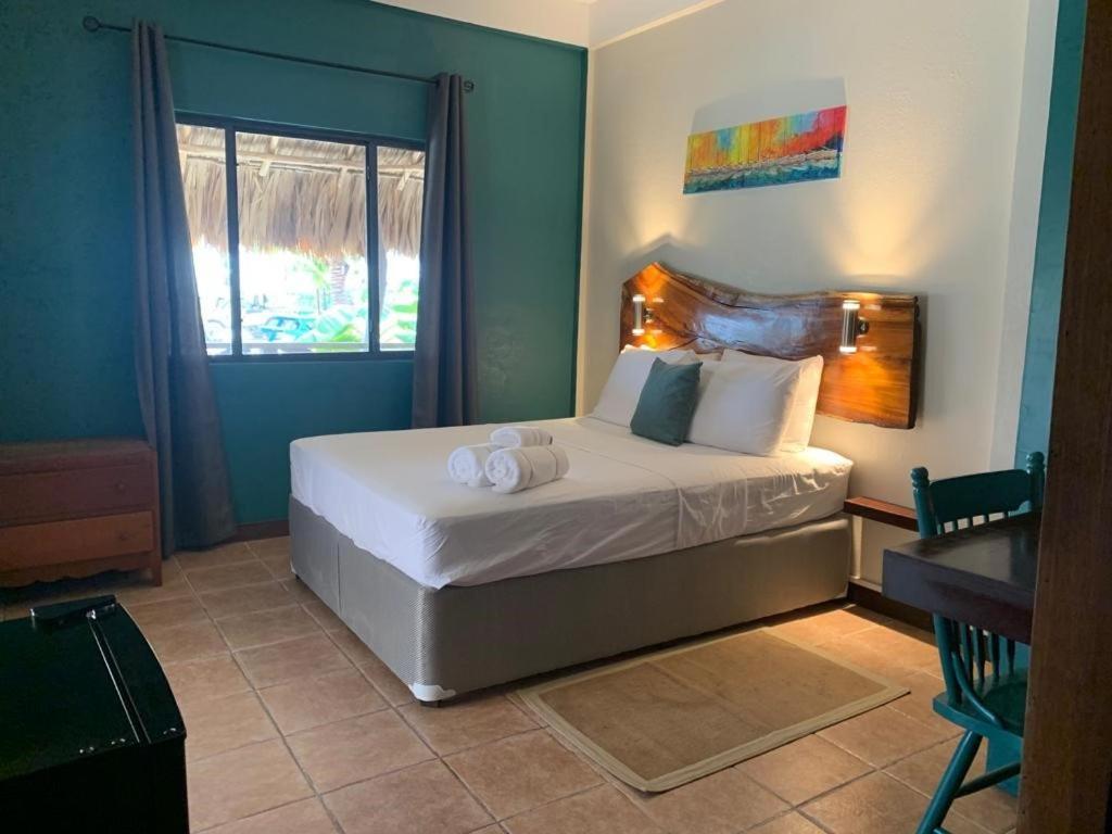 The Bounty Hotel Caye Caulker Eksteriør billede