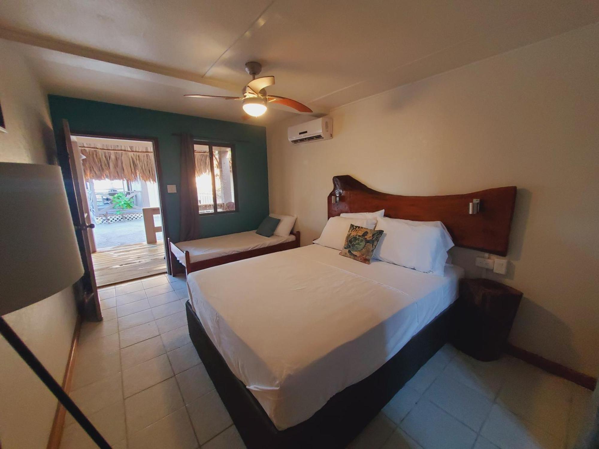 The Bounty Hotel Caye Caulker Eksteriør billede